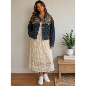 Vintage Denim Jacket Floral Tapestry Yoke Western Trucker Boho Concho Buttons M